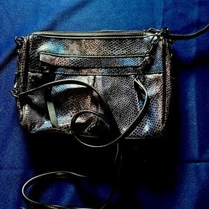 A simply Vera Vera Wang bag. Genuine leather.